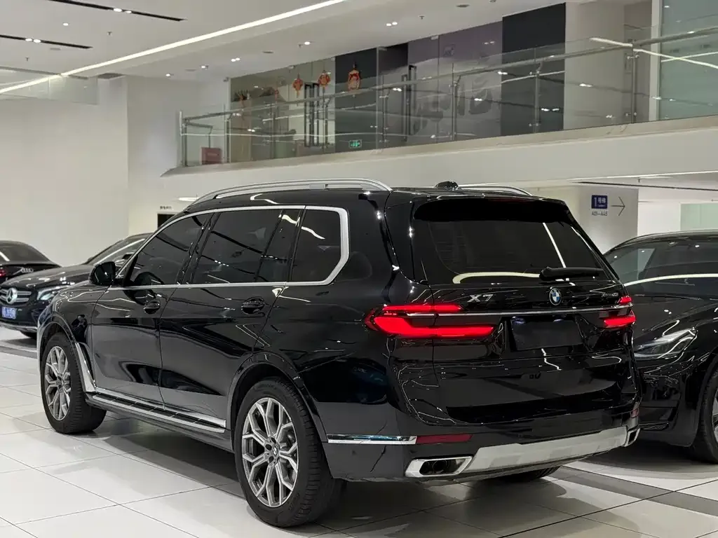 BMW X7 — фото 7