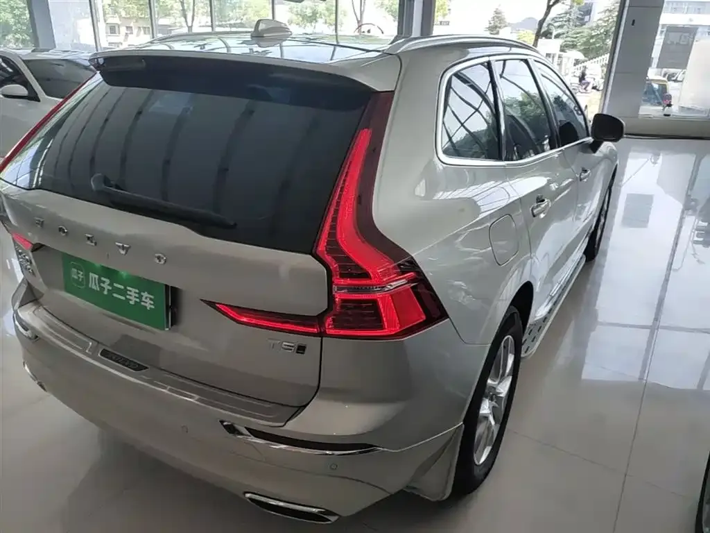 Volvo XC60 — фото 9