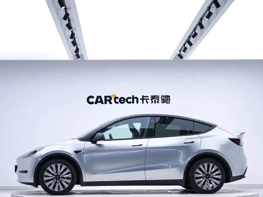 Tesla Model Y — фото 7