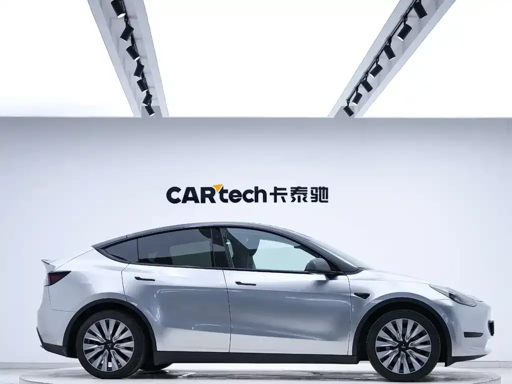 Tesla Model Y — фото 6