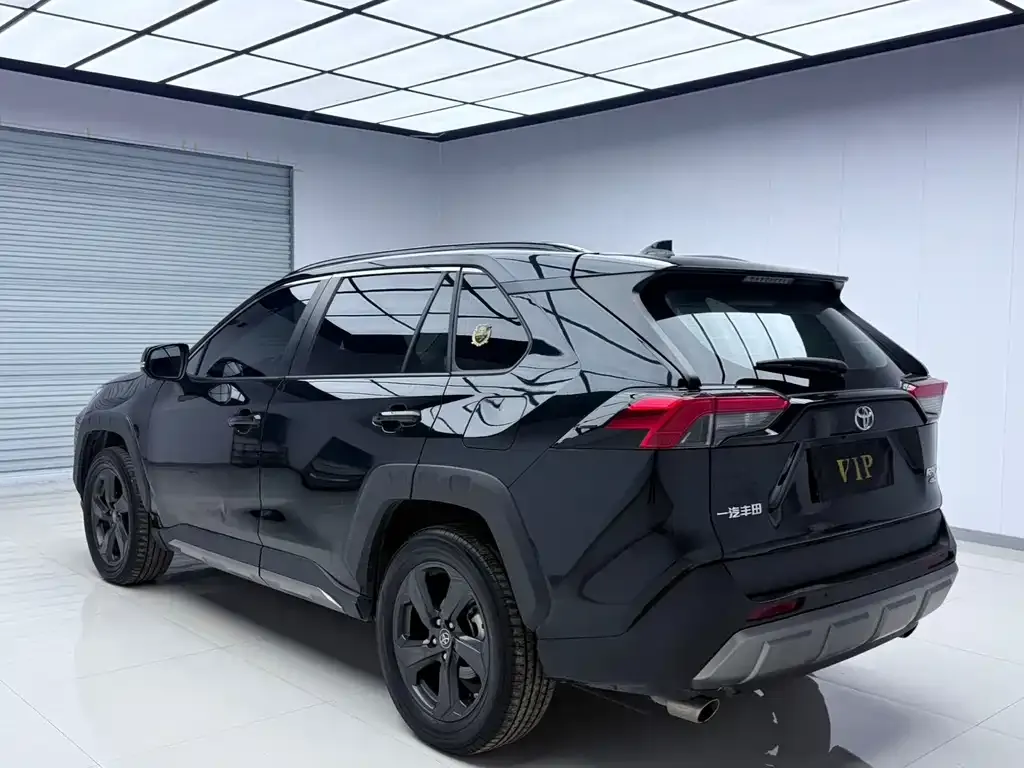 Toyota RAV4 — фото 9