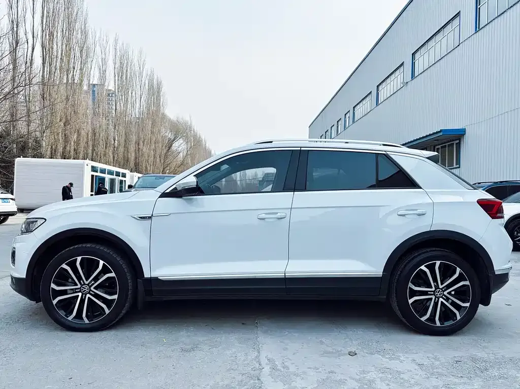 Volkswagen T-Roc — фото 8