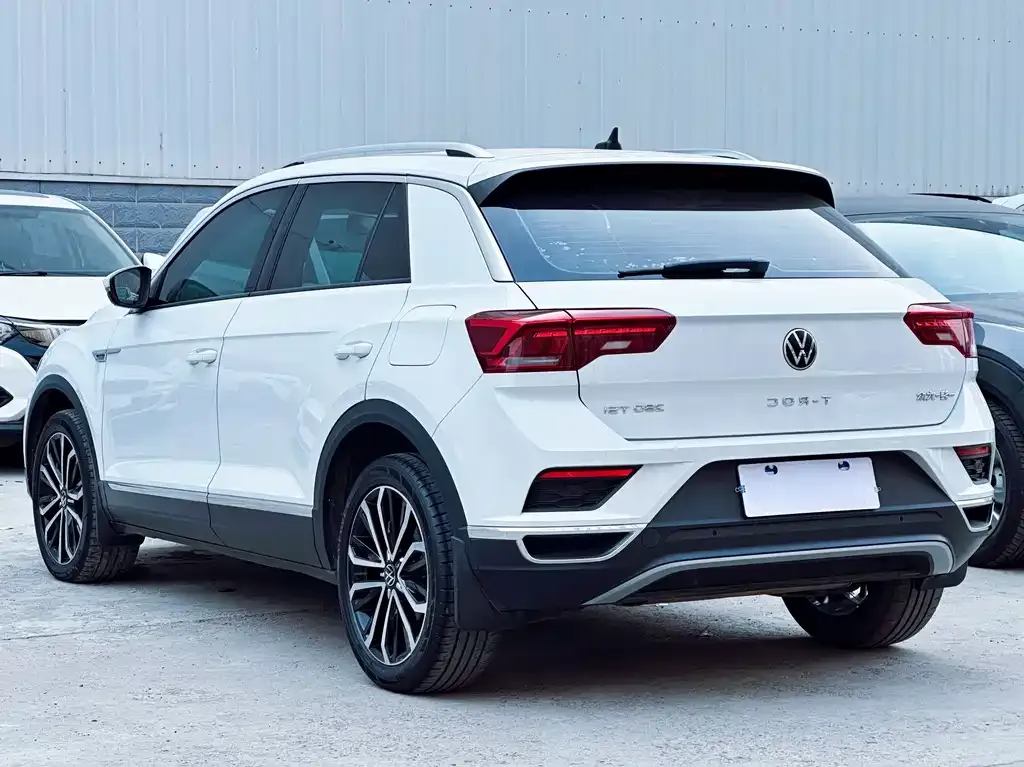 Volkswagen T-Roc — фото 10