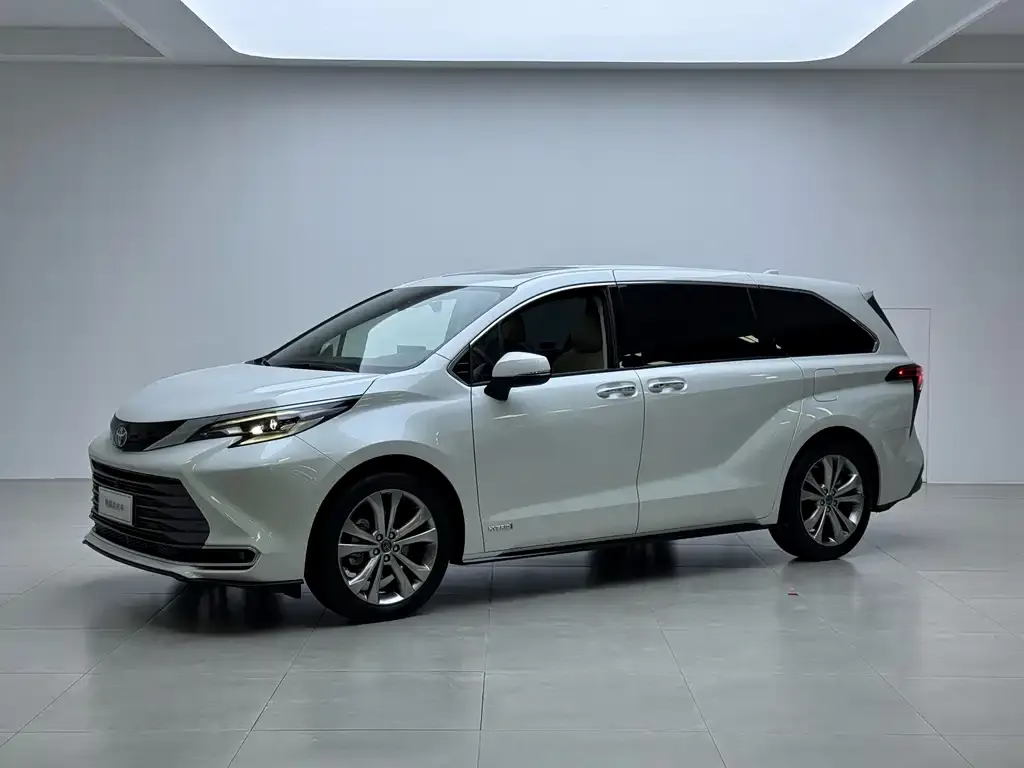 Toyota Sienna — фото 1
