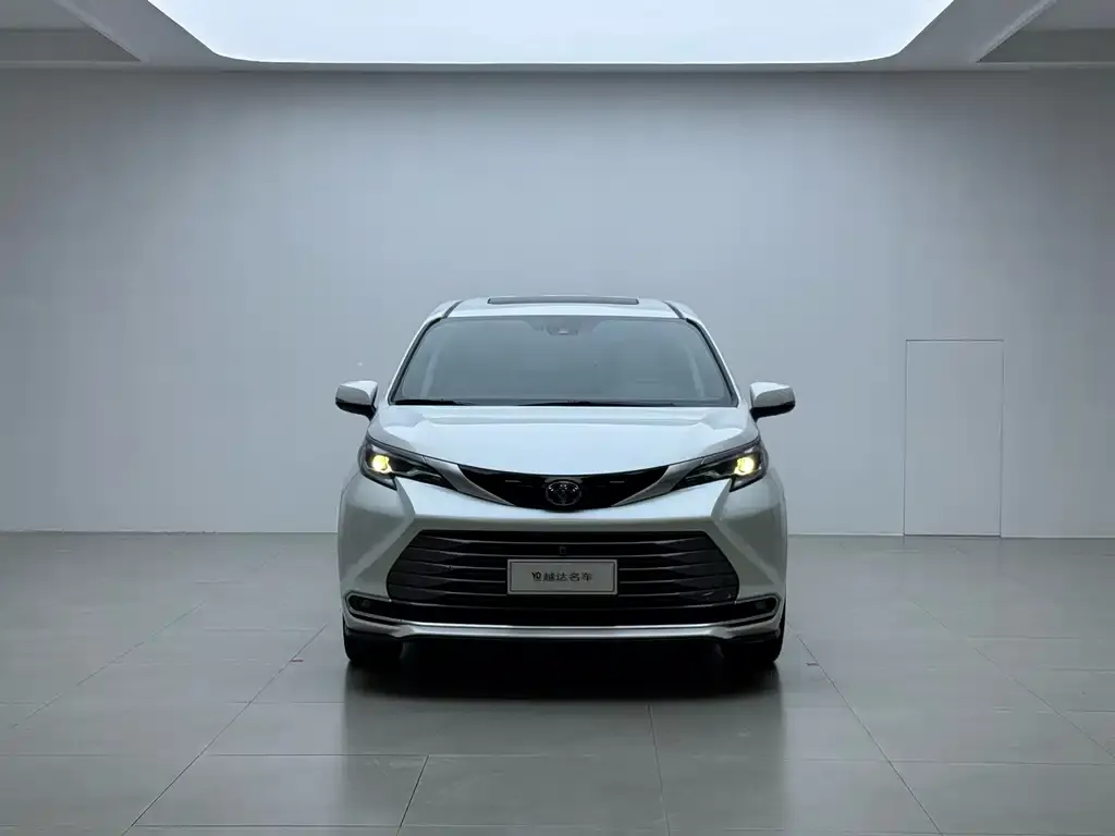 Toyota Sienna — фото 2