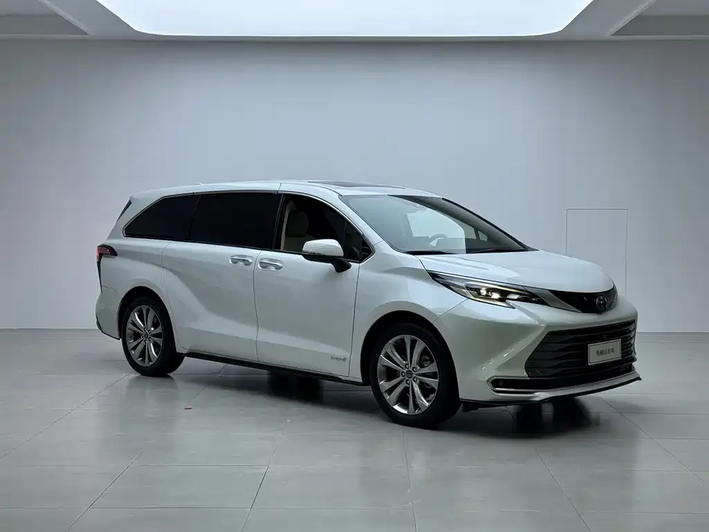 Toyota Sienna — фото 4
