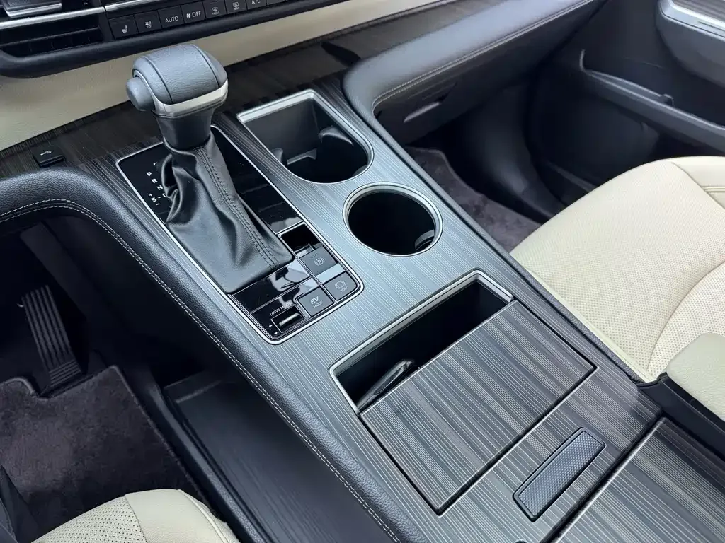 Toyota Sienna — фото 10