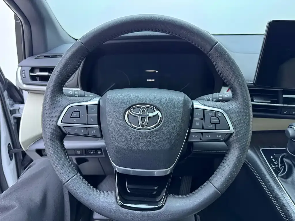 Toyota Sienna — фото 9