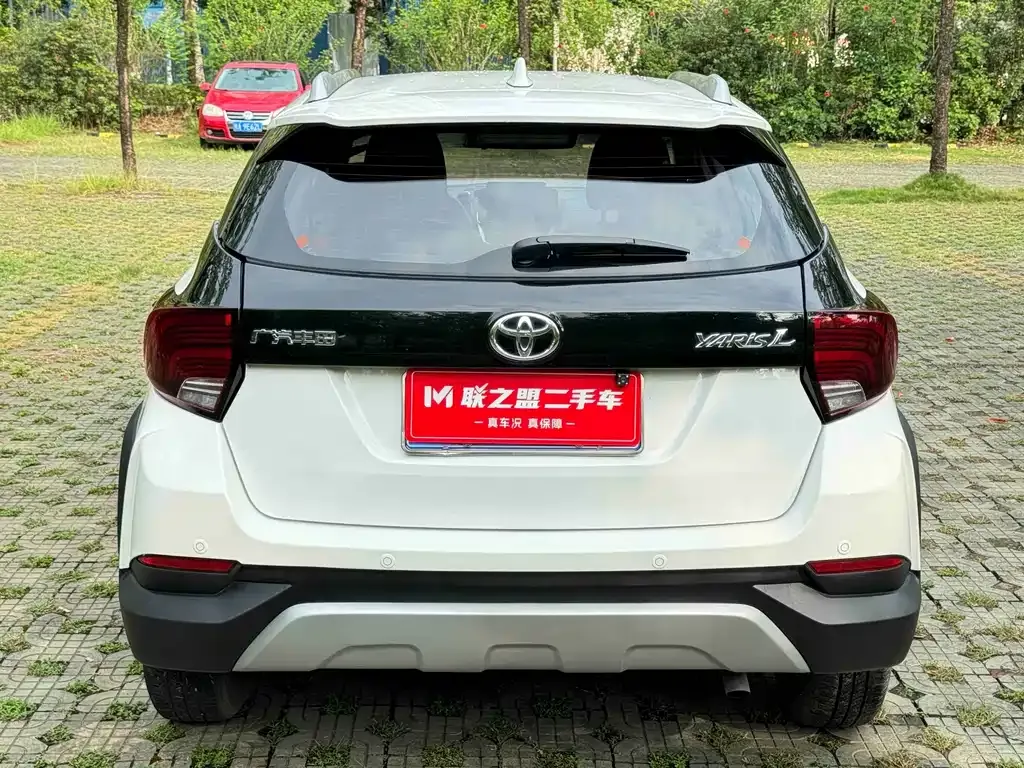 Toyota Yaris L — фото 4