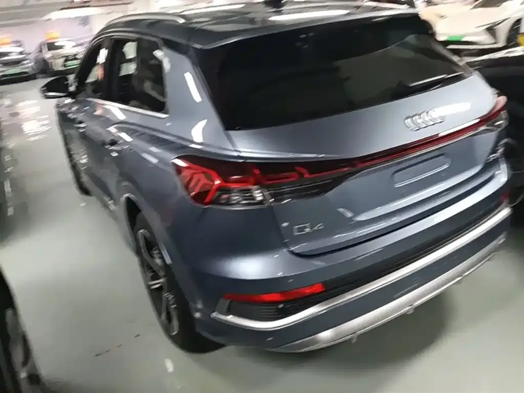 Audi Q4 e-tron — фото 10