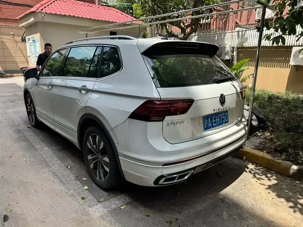 Volkswagen Tiguan L — фото 6