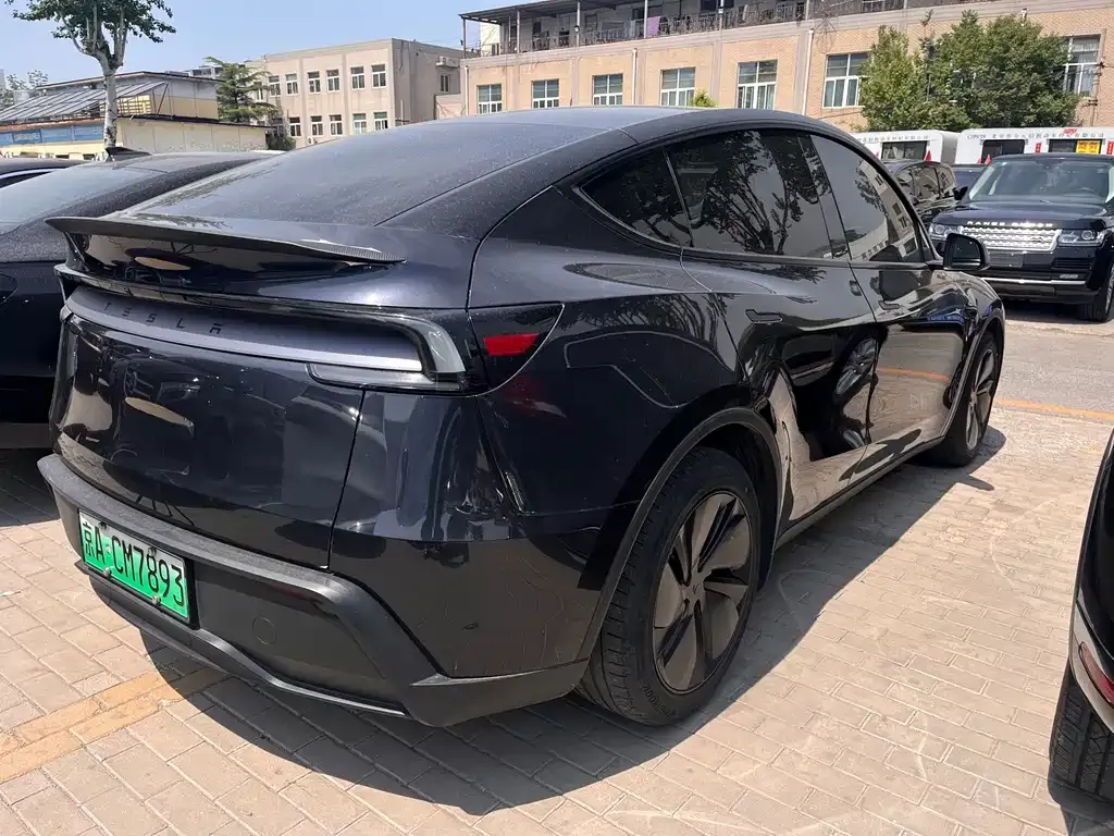 Tesla Model Y — фото 8