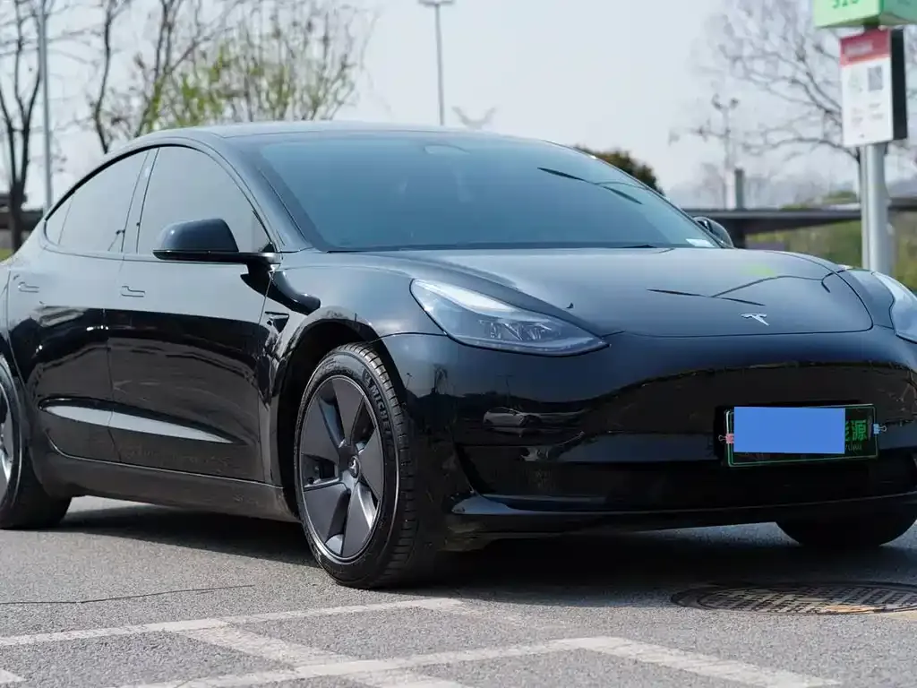 Tesla Model 3 — фото 8