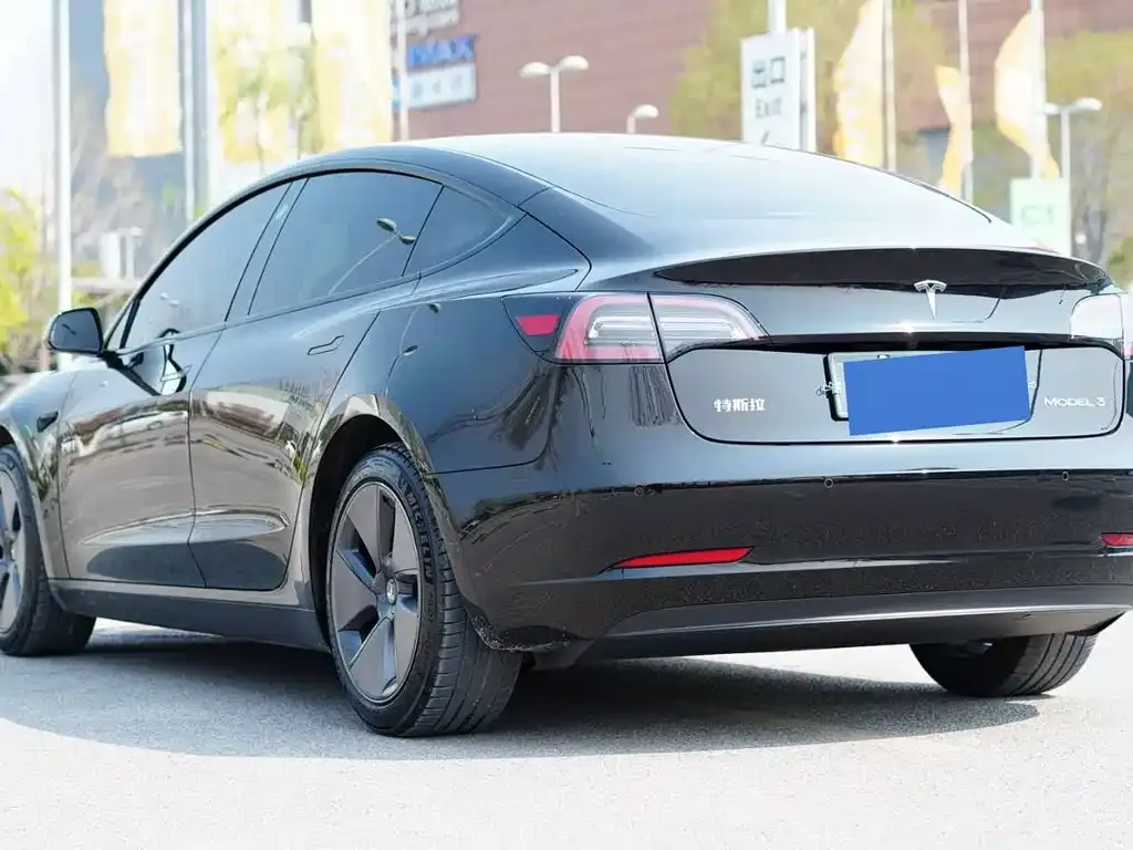 Tesla Model 3 — фото 5