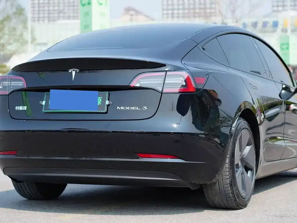 Tesla Model 3 — фото 2