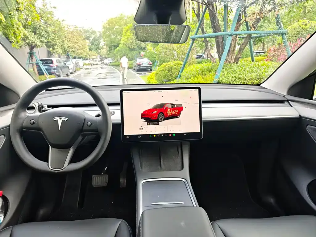 Tesla Model Y — фото 4