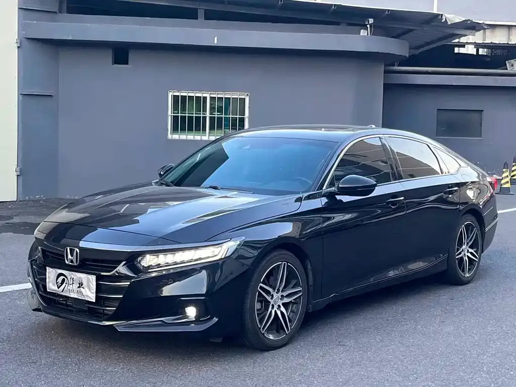 Honda Accord — фото 1