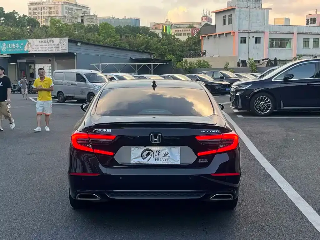 Honda Accord — фото 9