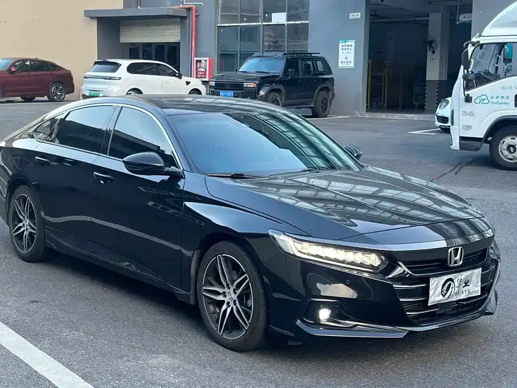 Honda Accord — фото 10