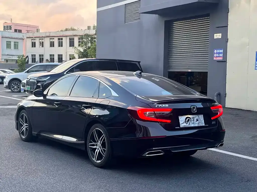 Honda Accord — фото 4