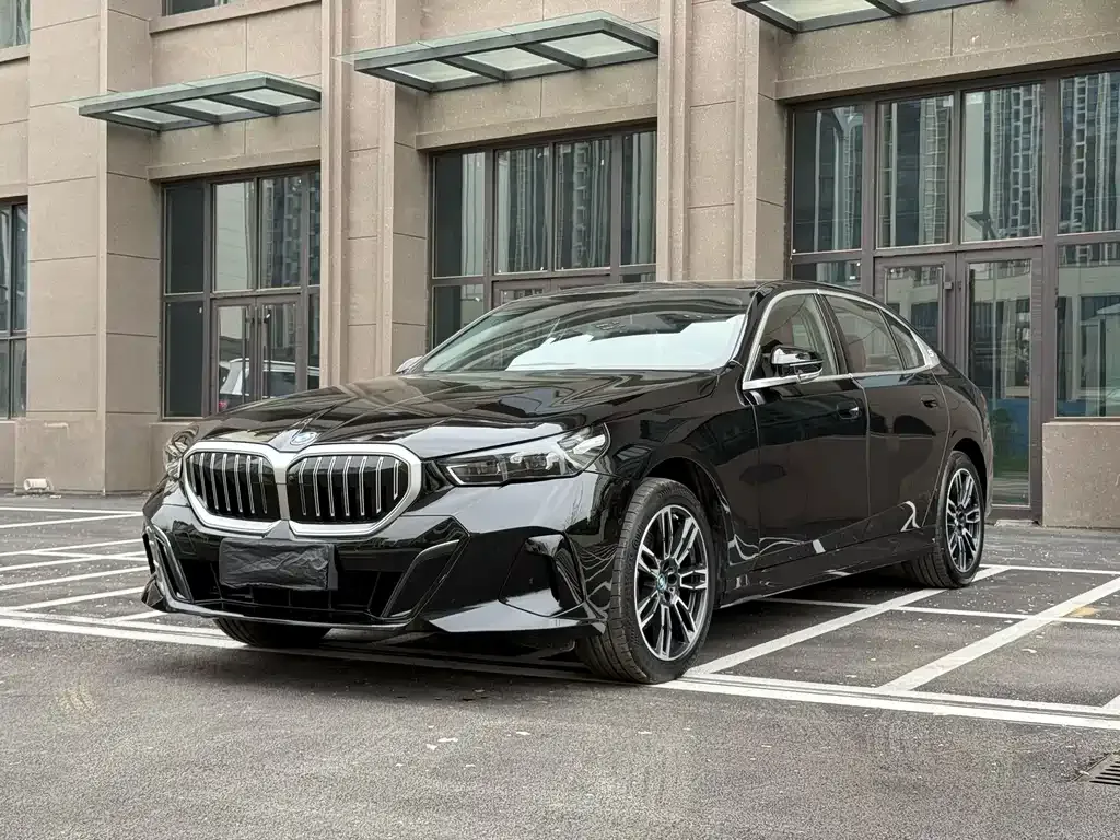 BMW 5 Series — фото 1