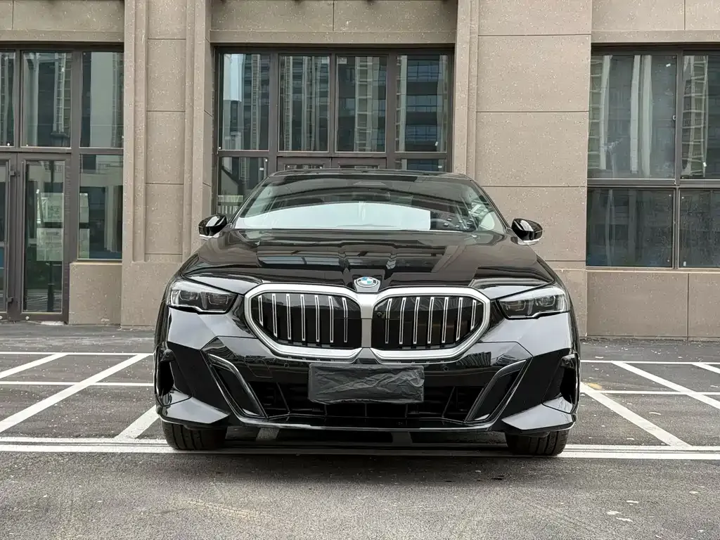 BMW 5 Series — фото 4