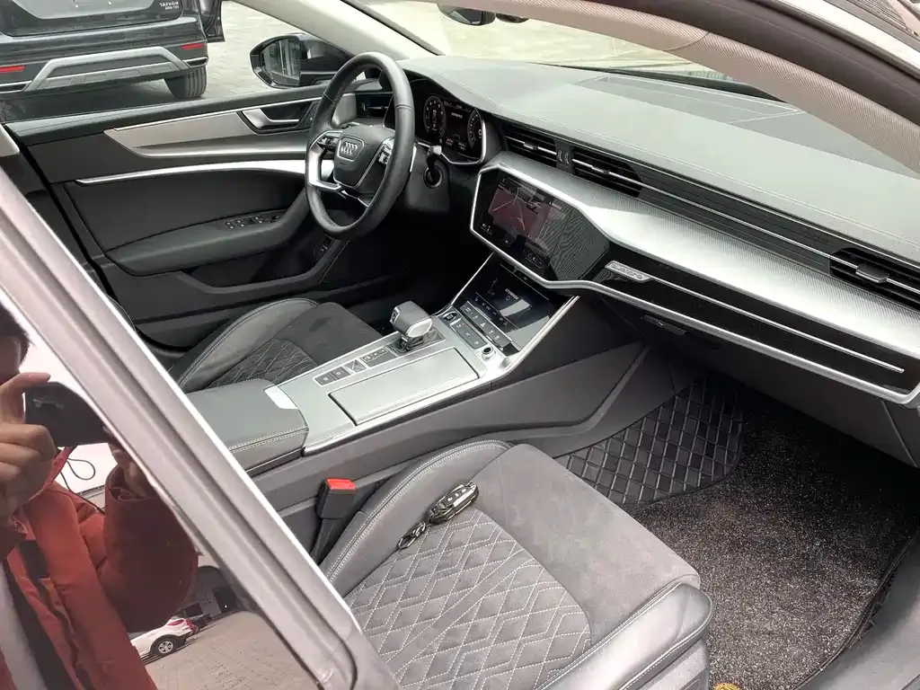 Audi A7L — фото 7