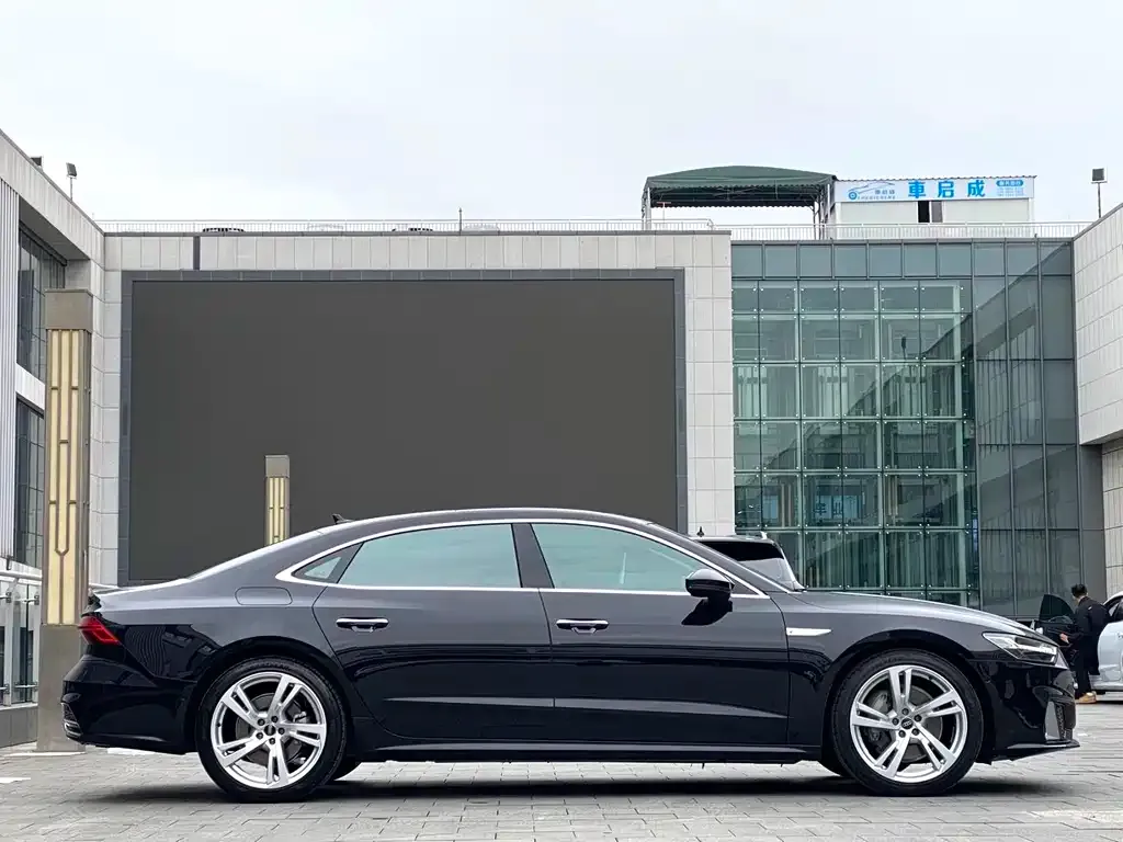 Audi A7L — фото 3