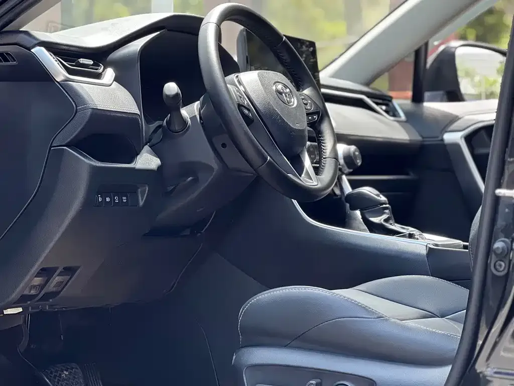 Toyota Wildlander 2023 из CN, фото 2