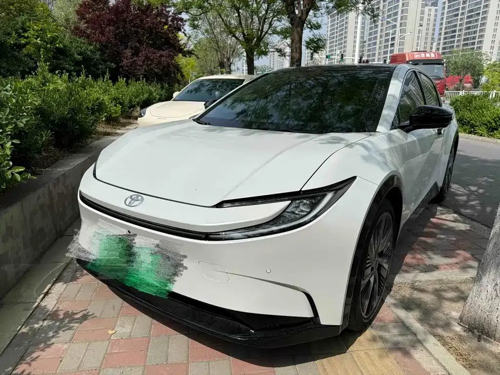 Toyota bZ5