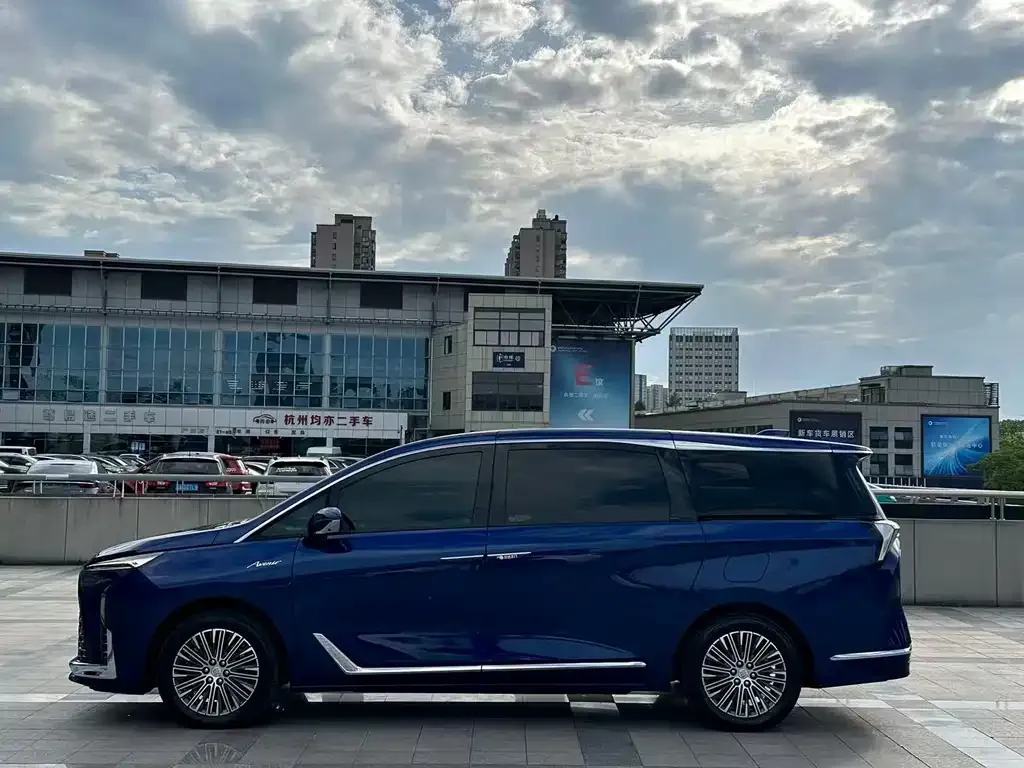 Buick GL8 Hybrid — фото 3