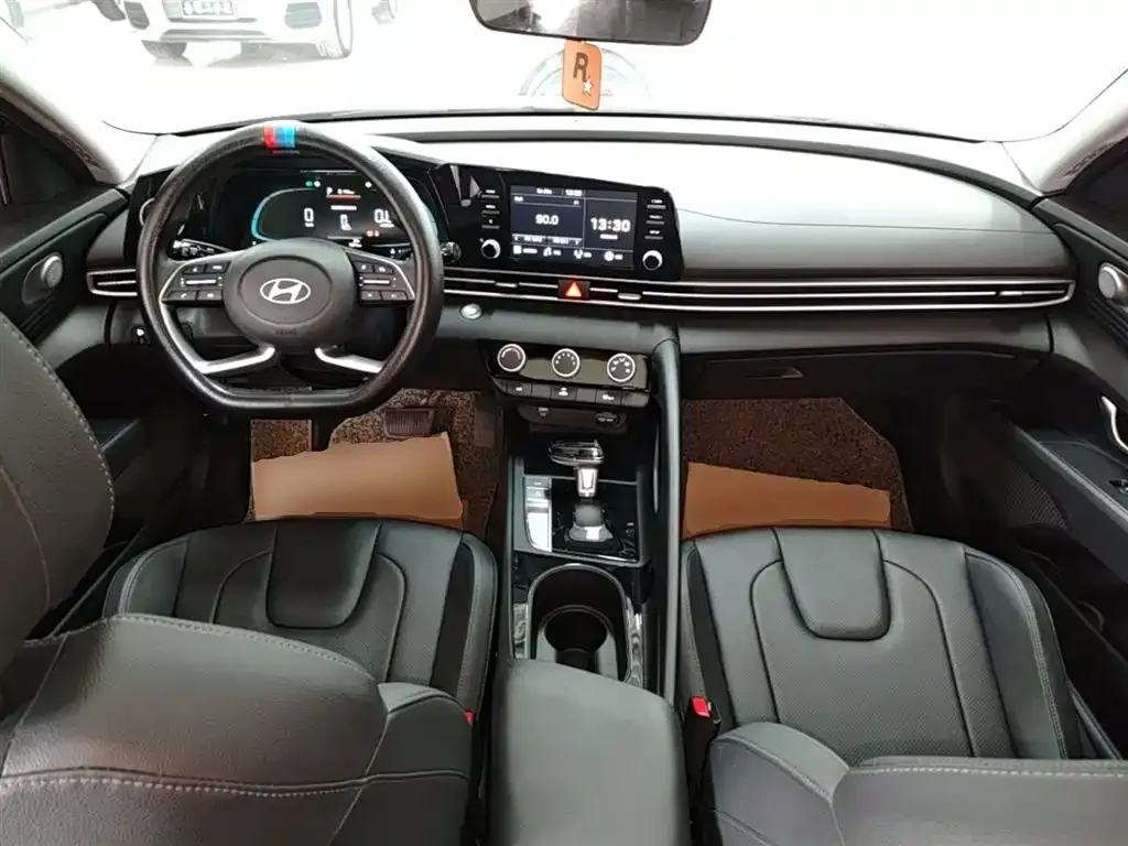 Hyundai Elantra — фото 10