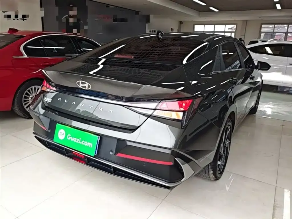 Hyundai Elantra — фото 2
