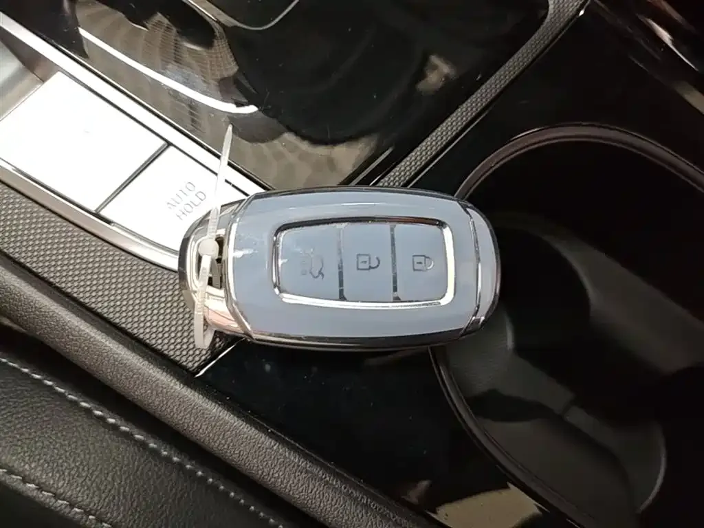 Hyundai Elantra — фото 4