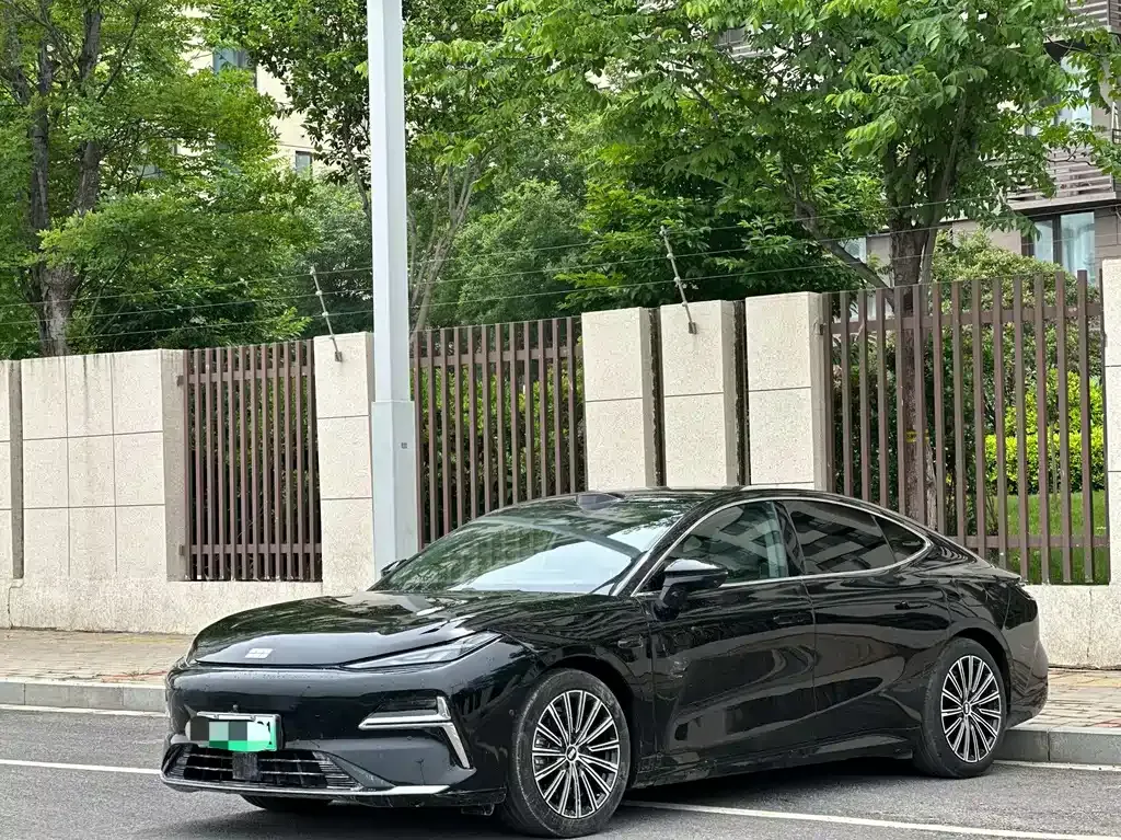 Geely Galaxy Xingyao 8