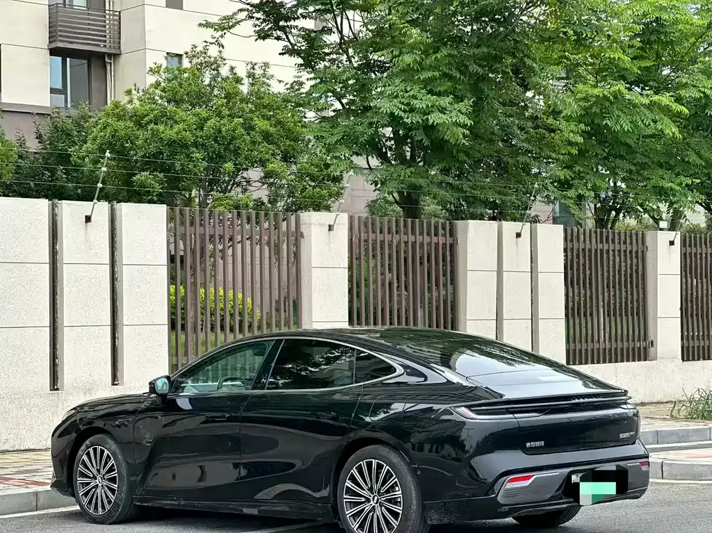 Geely Galaxy Xingyao 8 2025 из CN, фото 5
