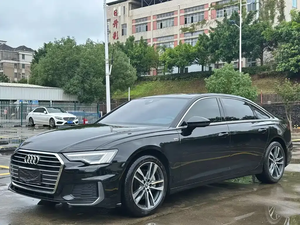 Audi A6L — фото 1
