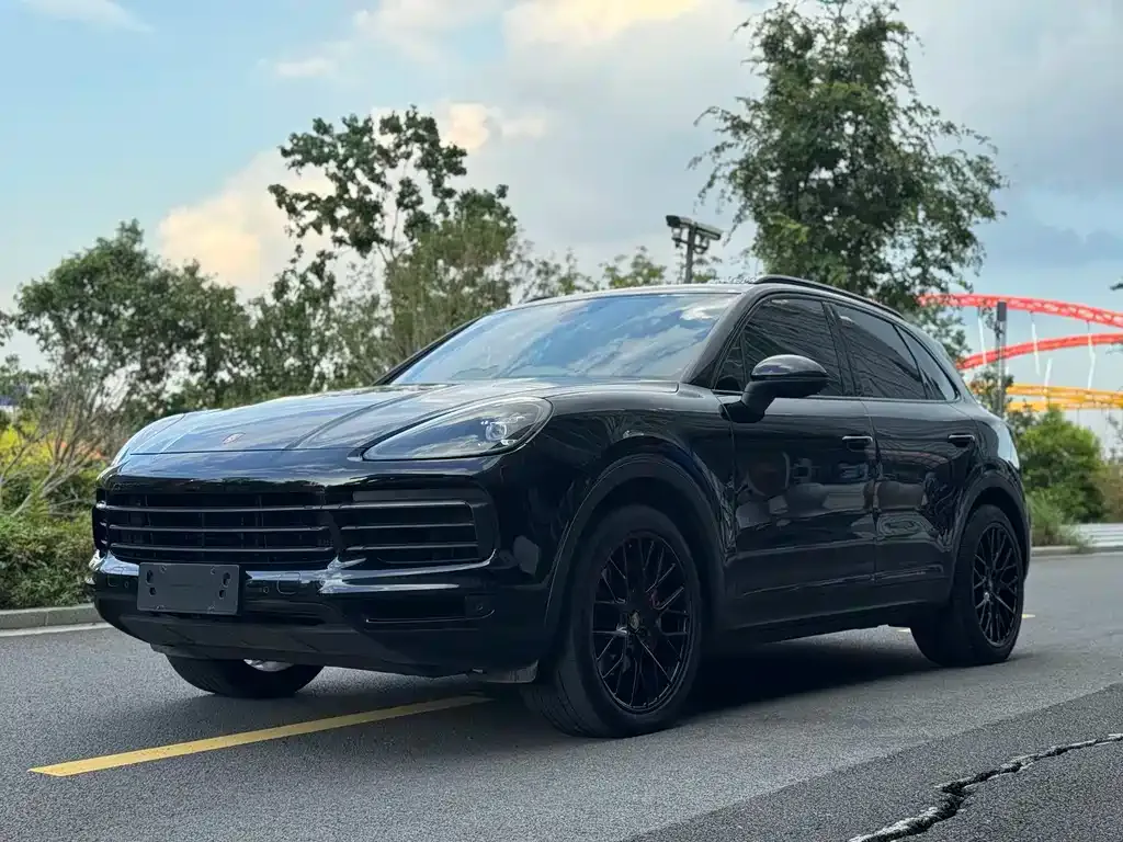 Porsche Cayenne — фото 1