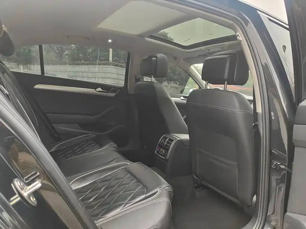 Volkswagen Magotan GTE PHEV 2022 из CN, фото 2