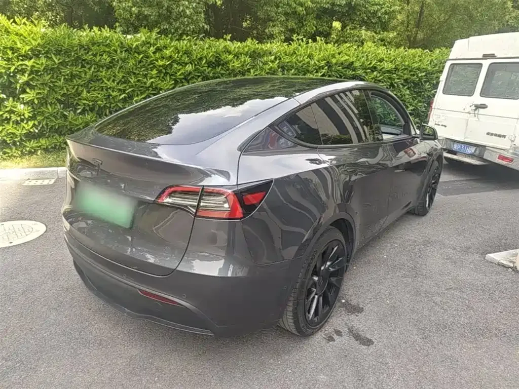 Tesla Model Y — фото 5
