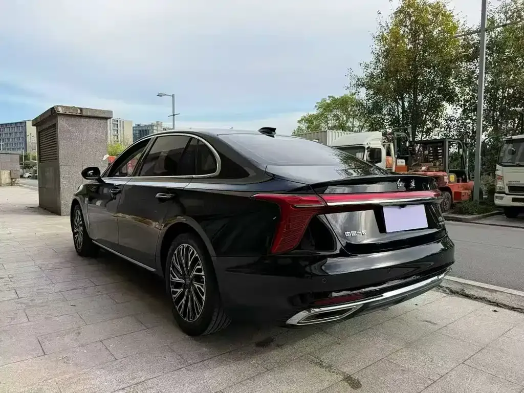 Hongqi H5 — фото 6