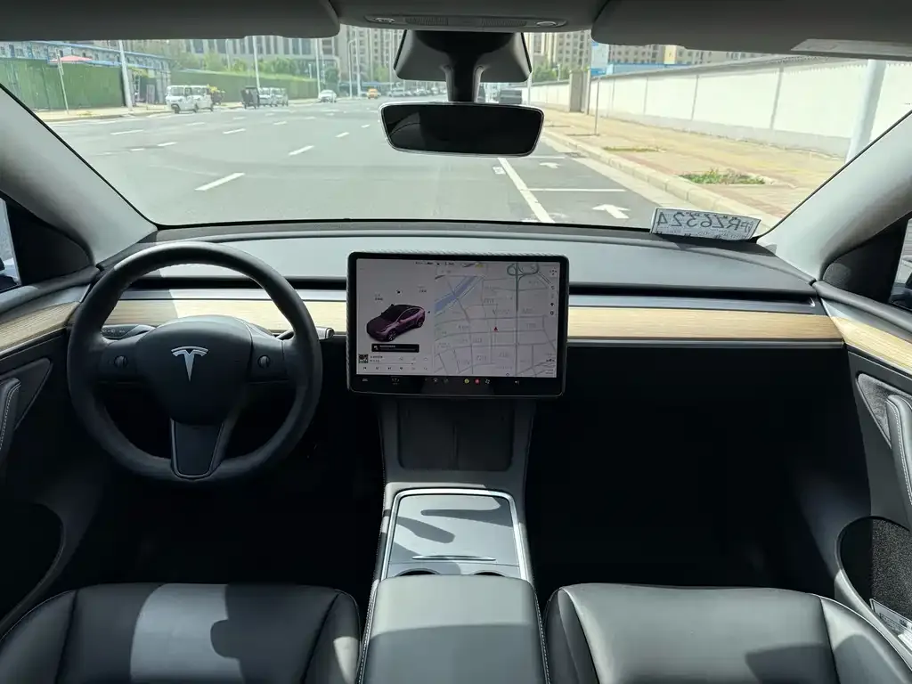 Tesla Model Y — фото 4