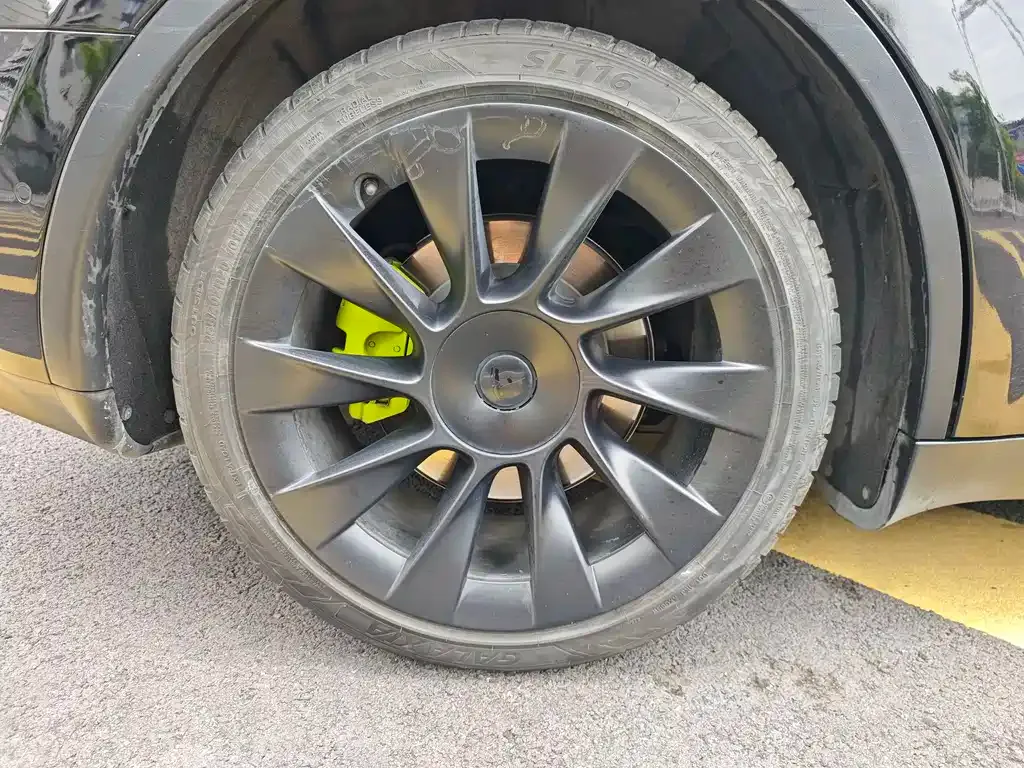 Tesla Model Y — фото 2