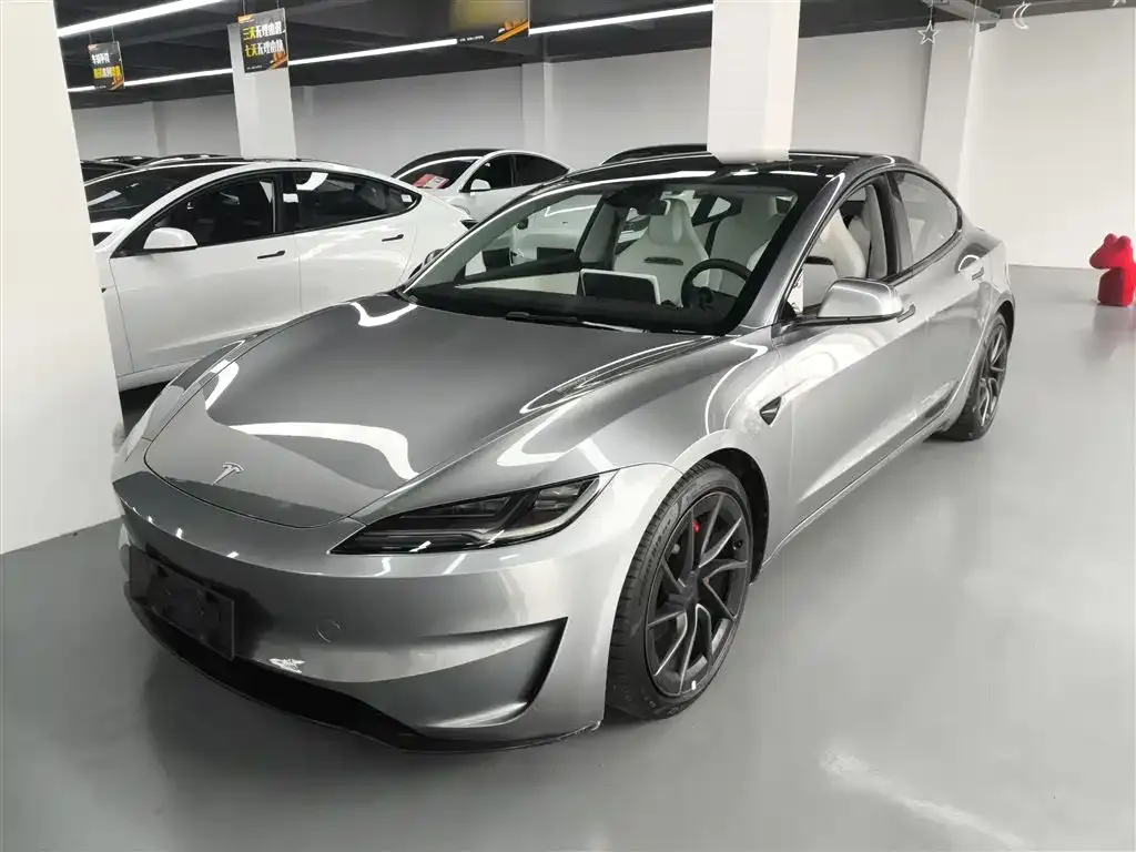 Tesla Model 3 — фото 1