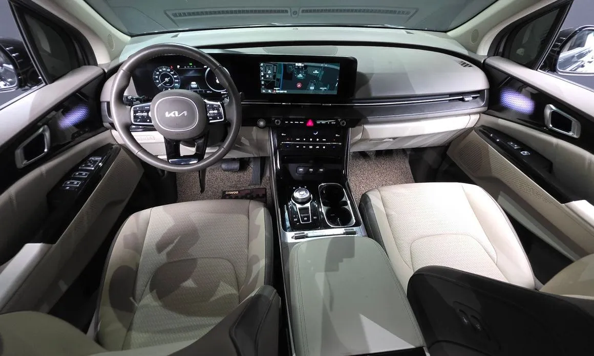 Kia Carnival — фото 8