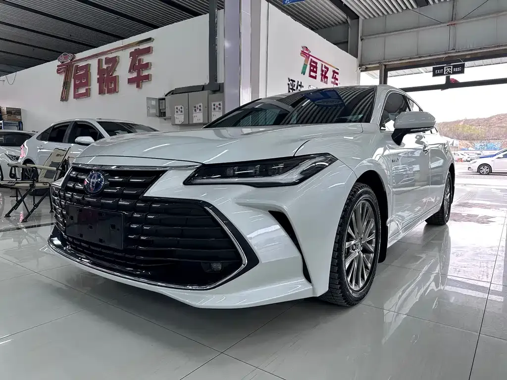 Toyota Avalon — фото 1