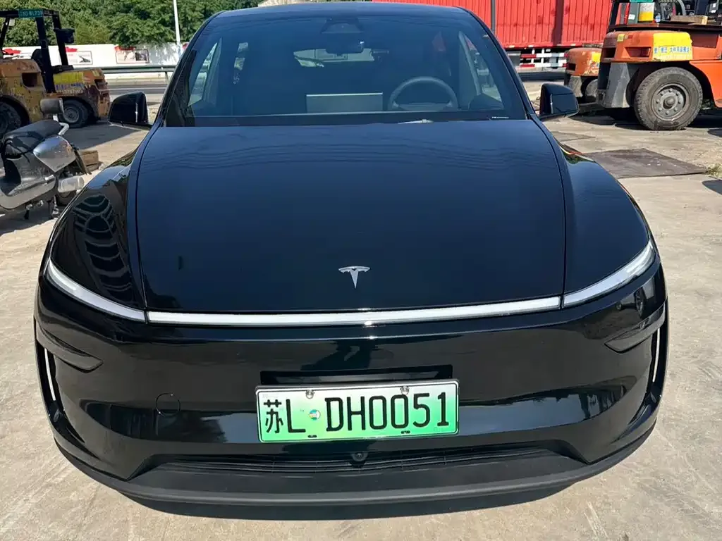 Tesla Model Y — фото 8