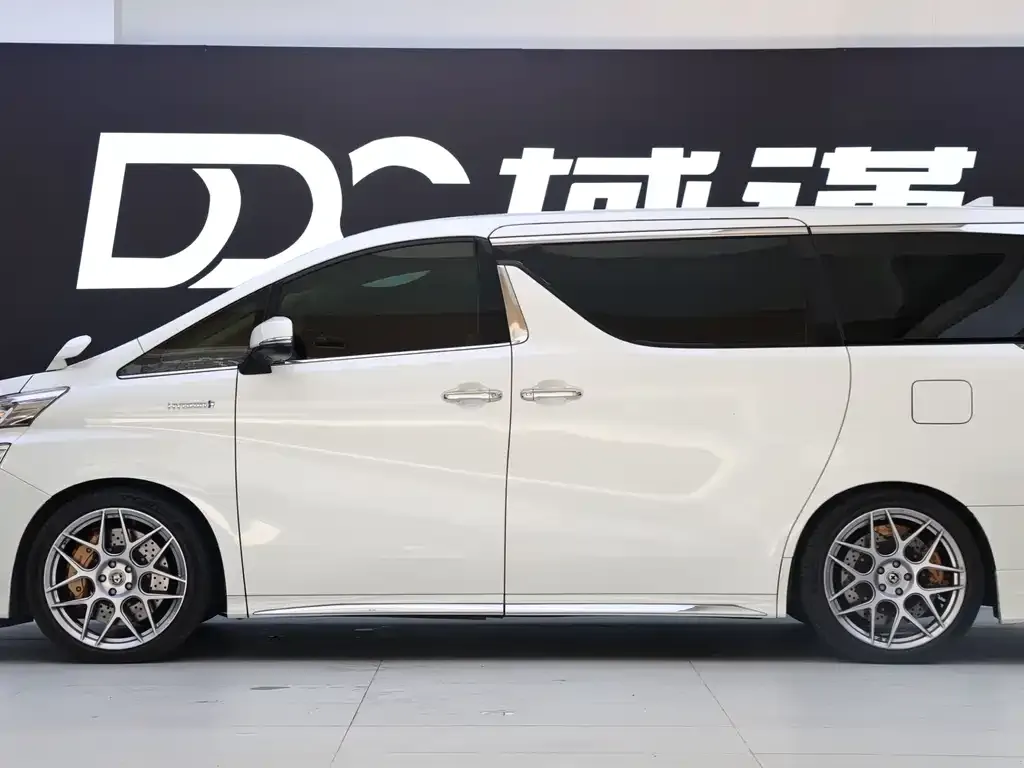 Toyota Vellfire — фото 4
