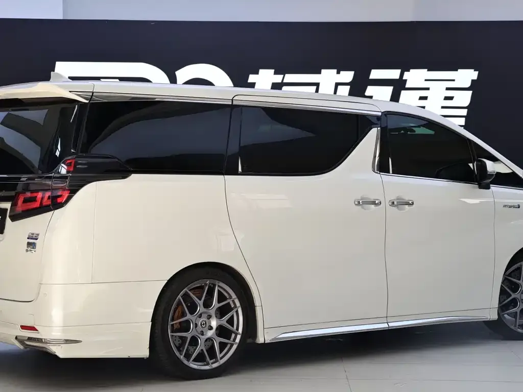 Toyota Vellfire — фото 10