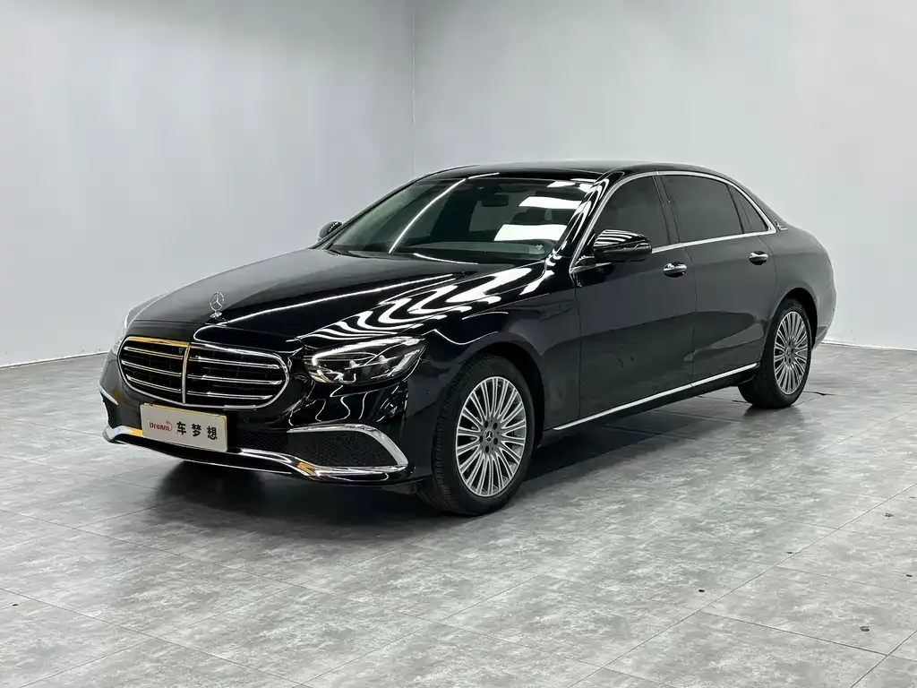 Mercedes-Benz E-Class — фото 1